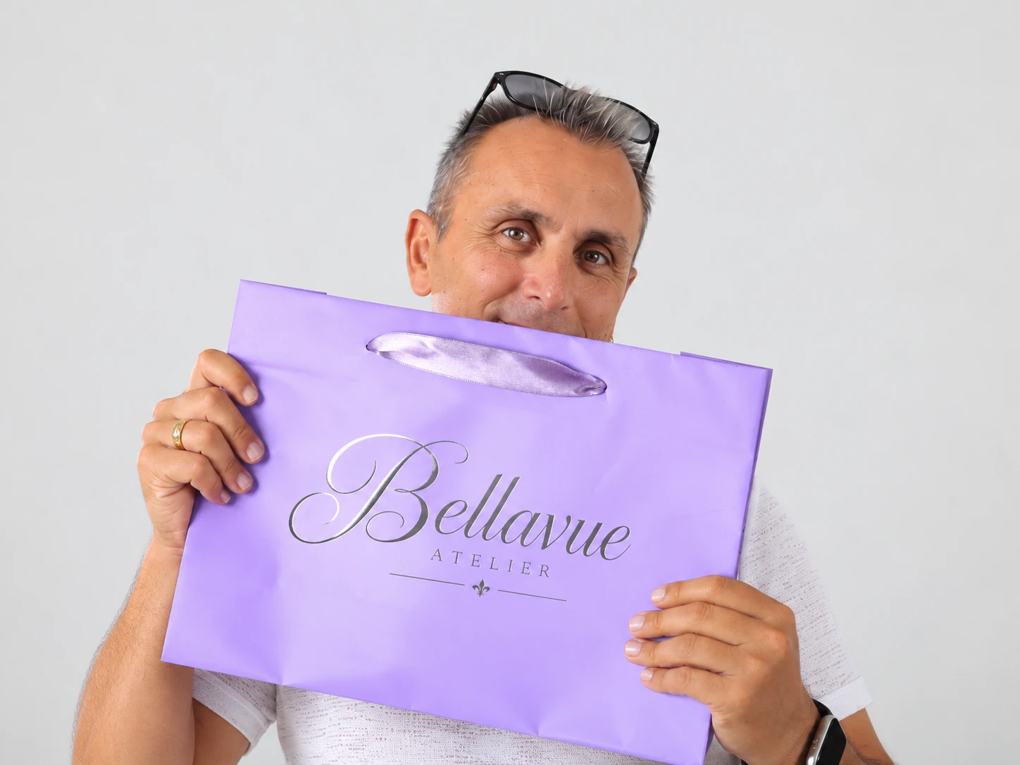 Shopper lilla con logo argento e manico in raso